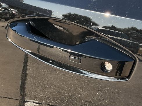 Used 2025 Nissan Kicks SV image 10