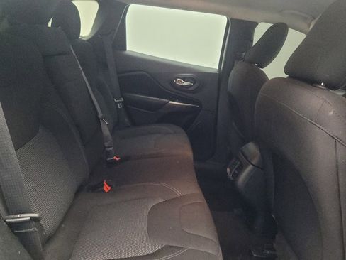 Used 2019 Jeep Cherokee Latitude w/ Popular Appearance Group image 19