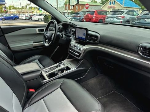 Used 2022 Ford Explorer XLT AWD/4WD image 25