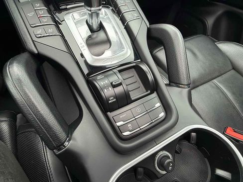 Used 2018 Porsche Cayenne Platinum Edition image 23