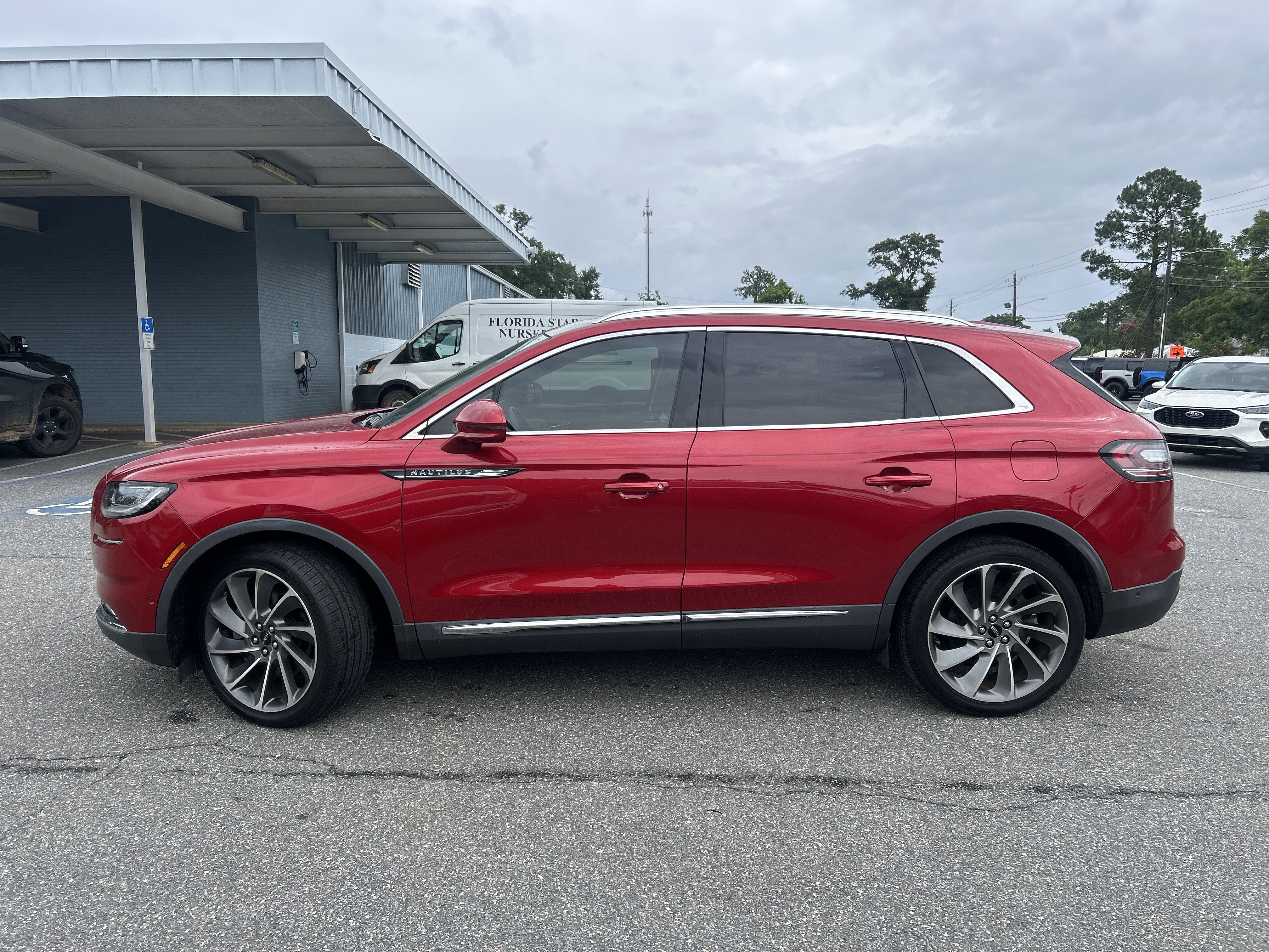 Used 2021 Lincoln Nautilus Reserve w/ Equipment Group 202A AWD/4WD image 4