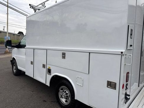 Used 2023 Chevrolet Express 3500 w/ Power Convenience Package RWD image 7