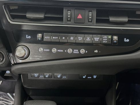 Used 2024 Lexus ES 350 F Sport w/ Accessory Package (Z2) FWD image 23