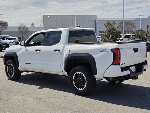 Used 2025 Toyota Tacoma TRD Off-Road image 3