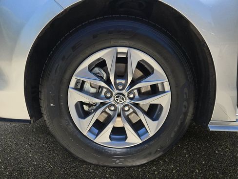Used 2021 Toyota Sienna LE FWD image 36