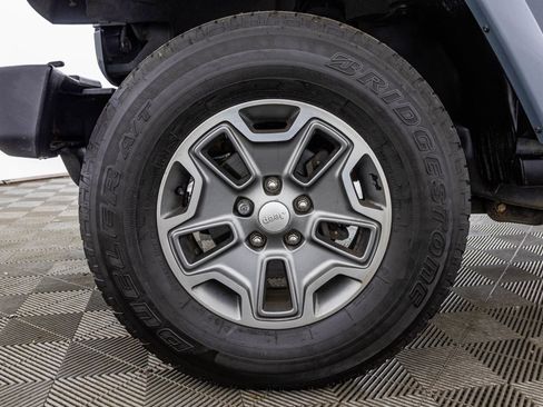 Used 2014 Jeep Wrangler Unlimited Rubicon w/ Connectivity Group AWD/4WD image 45