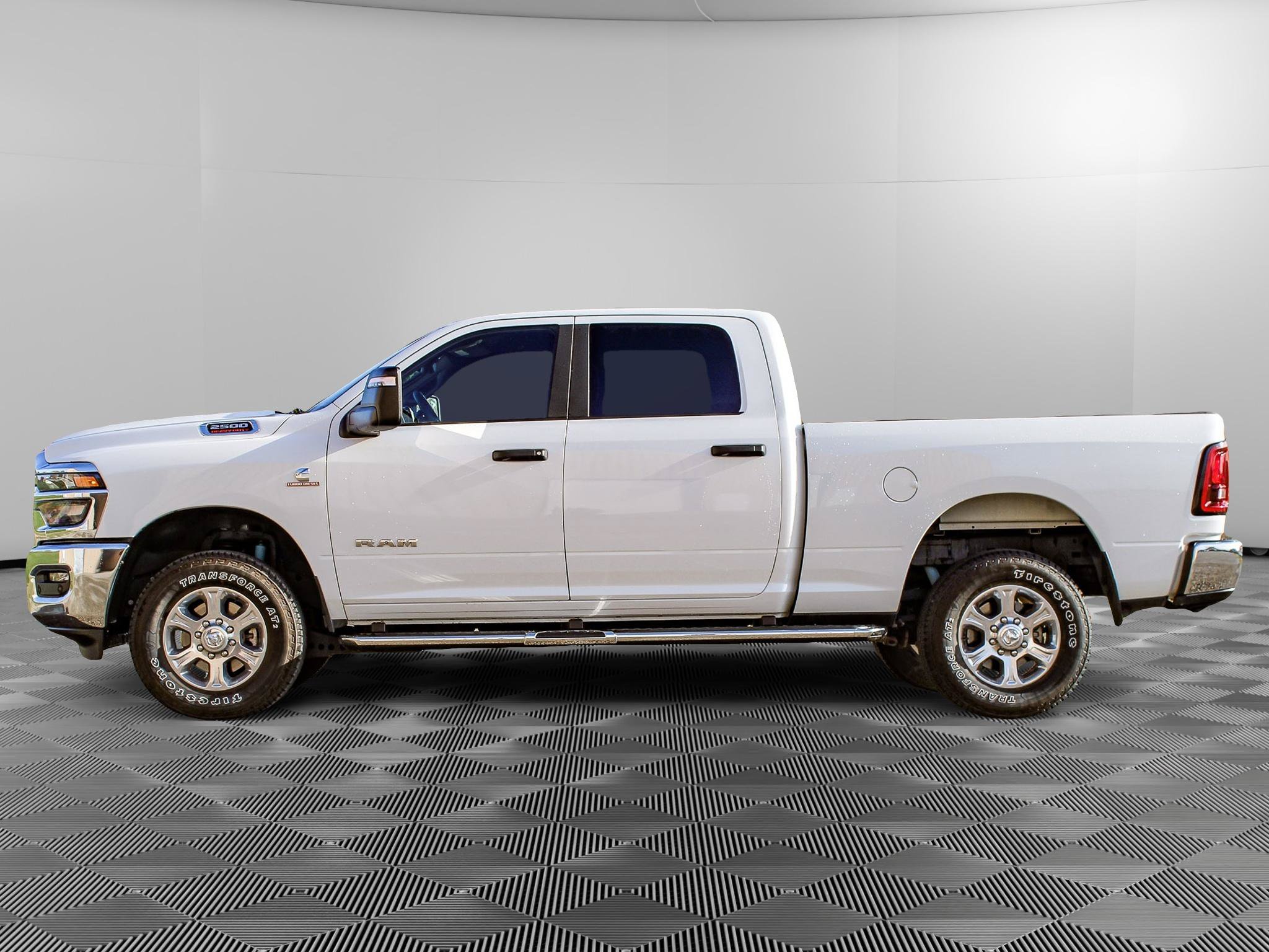 Used 2025 RAM 2500 Big Horn AWD/4WD image 4