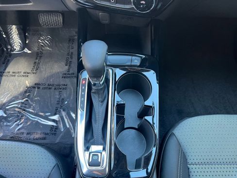 Used 2025 Chevrolet Trax LT image 39