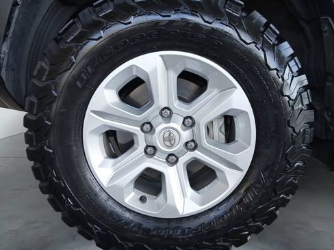 Used 2022 Toyota 4Runner SR5 Premium w/ Moonroof Package AWD/4WD image 24