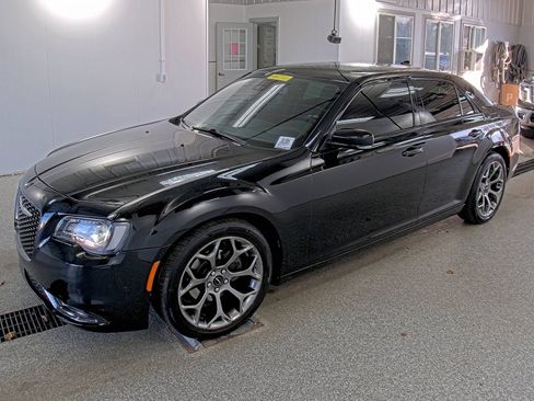 Used 2018 Chrysler 300 S image 1