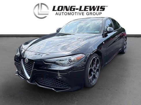 Used 2022 Alfa Romeo Giulia Ti RWD image 1