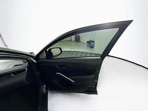 Used 2024 Toyota Corolla Cross LE w/ Moonroof Package image 32