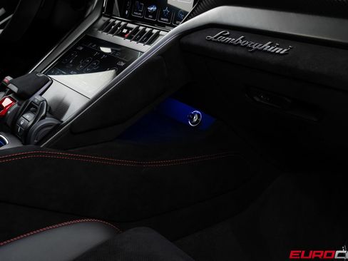 Used 2023 Lamborghini Urus Performante AWD/4WD image 41