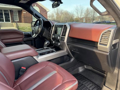 Used 2018 Ford F150 Platinum w/ Equipment Group 701A Luxury image 31