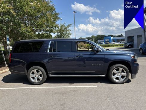 Used 2020 Chevrolet Suburban LT w/ Luxury Package AWD/4WD image 4