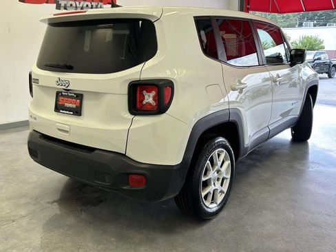 Used 2023 Jeep Renegade Latitude AWD/4WD image 3
