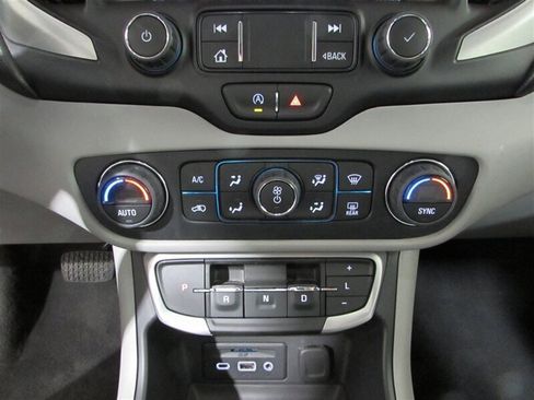 Used 2023 GMC Terrain SLT image 32