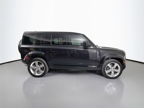 New 2025 Land Rover Defender 110 X-Dynamic SE AWD/4WD image 4