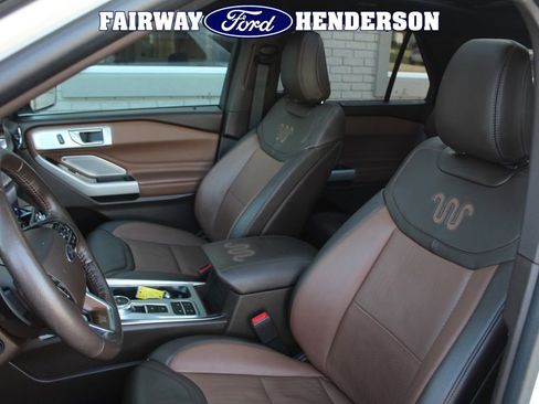 Used 2021 Ford Explorer King Ranch w/ Premium Technology Package image 18