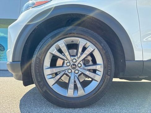 Certified 2023 Ford Explorer XLT w/ Equipment Group 202A AWD/4WD image 9