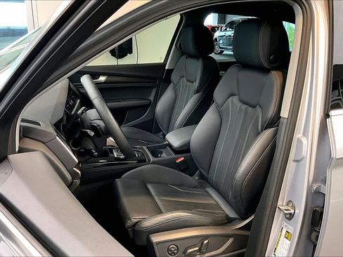 Certified 2025 Audi Q5 2.0T Premium Plus w/ Premium Plus Package image 7