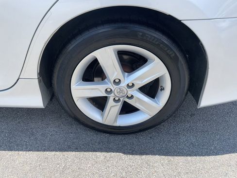Used 2014 Toyota Camry SE w/ Fleet Convenience Package FWD image 10