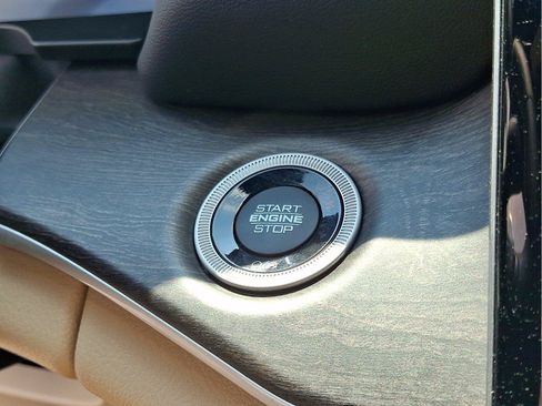 Used 2023 Jeep Grand Cherokee Limited w/ Luxury Tech Group II AWD/4WD image 20