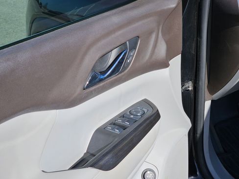 Used 2017 GMC Acadia SLT image 12