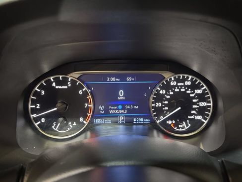 Used 2024 Nissan Altima 2.5 SV FWD image 10
