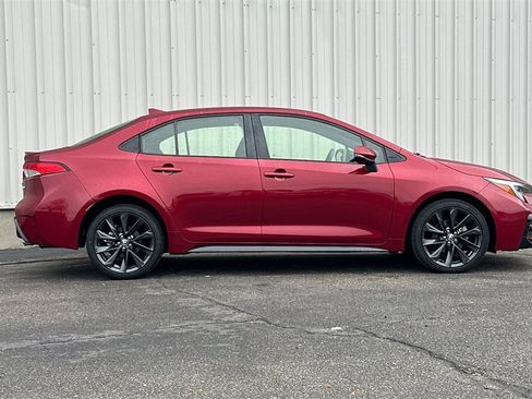 Used 2023 Toyota Corolla SE image 4