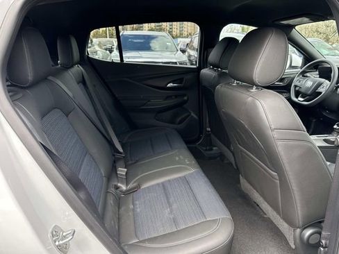 Used 2025 Buick Envista Preferred image 11