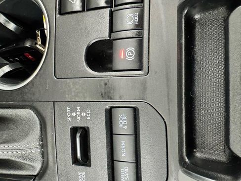Used 2023 Toyota Highlander LE AWD/4WD image 29