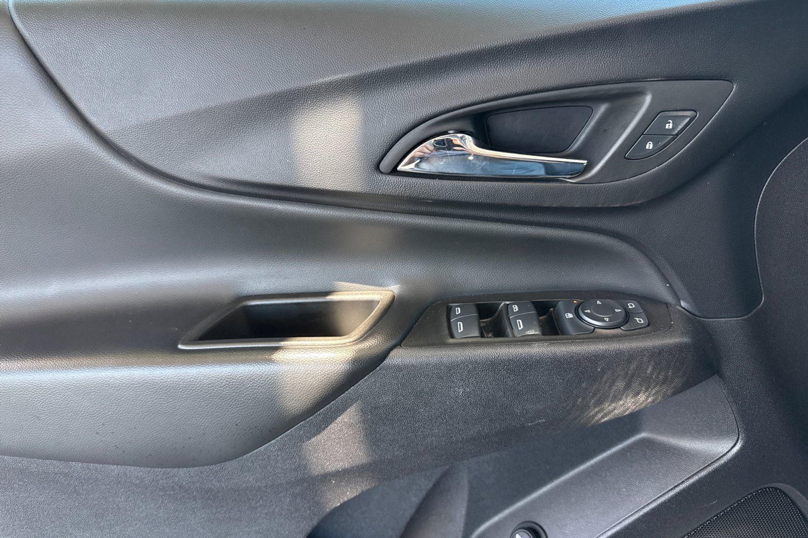 Used 2024 Chevrolet Equinox LT FWD image 16