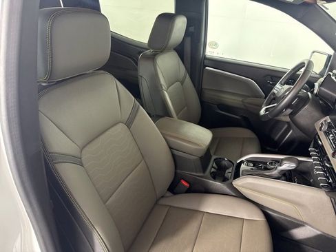 Used 2023 Chevrolet Colorado ZR2 w/ ZR2 Convenience Package III image 13