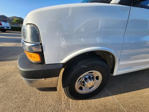 Used 2025 Chevrolet Express 3500 LT w/ LT Preferred Equipment Group RWD image 5