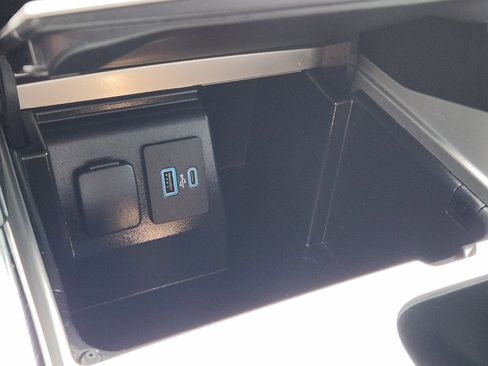 Used 2021 Ford Explorer XLT w/ Equipment Group 202A image 22