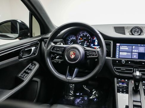 Certified 2024 Porsche Macan AWD/4WD image 18