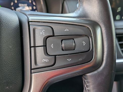 Used 2022 Chevrolet Suburban Z71 w/ Luxury Package image 17