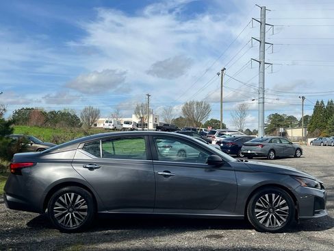 Used 2024 Nissan Altima 2.5 SV image 6