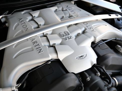 Used 2009 Aston Martin DBS Coupe RWD image 32