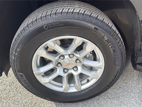 Certified 2025 Chevrolet Tahoe LT image 11