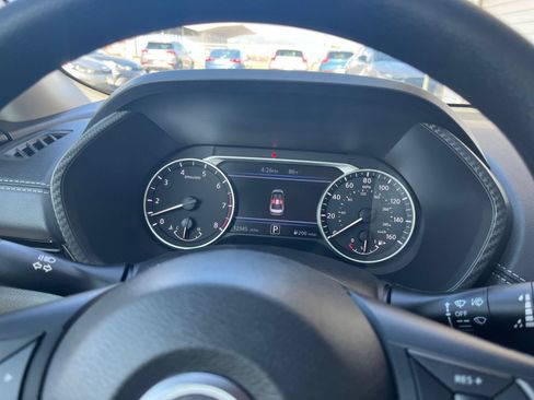 Used 2025 Nissan Sentra SV FWD image 38