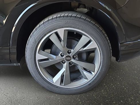 Used 2023 Audi Q4 e-tron Premium Plus AWD/4WD image 34