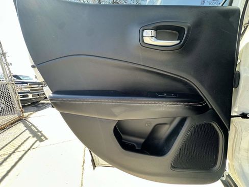 Used 2019 Jeep Compass Latitude image 38