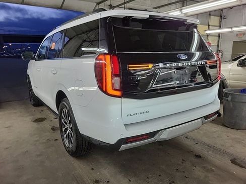 Used 2025 Ford Expedition Platinum image 3