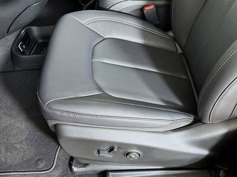 New 2026 Chrysler Pacifica Select image 18