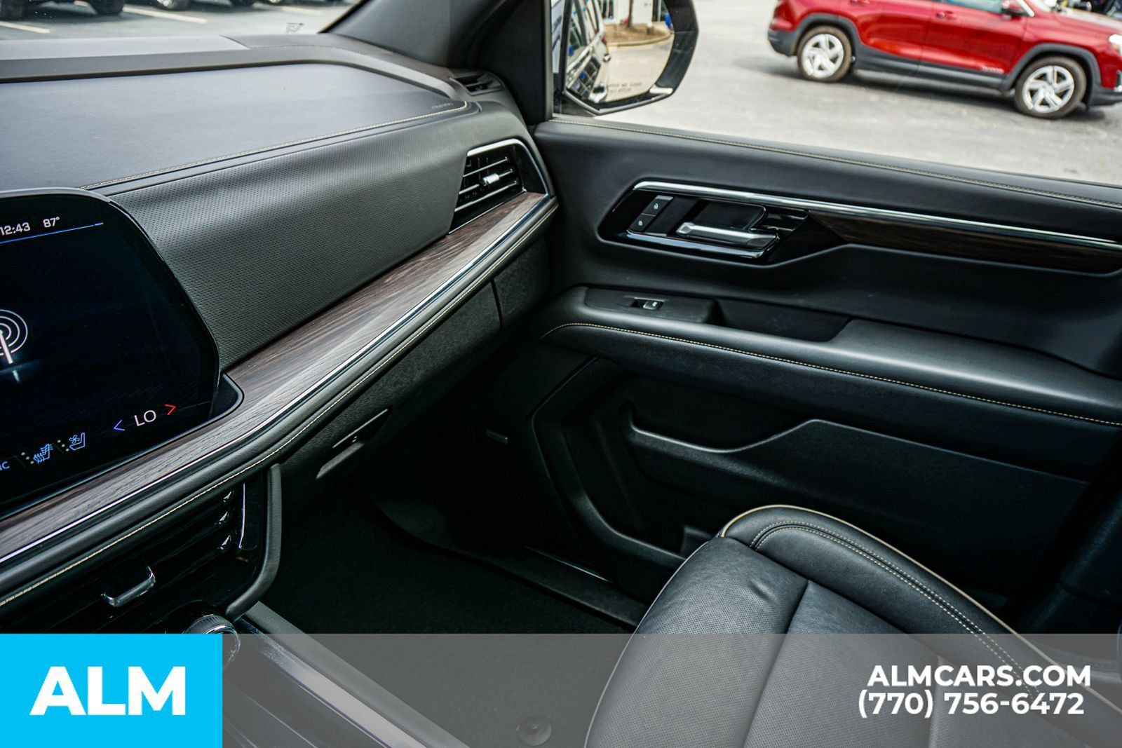 Used 2025 Chevrolet Suburban Premier AWD/4WD image 45