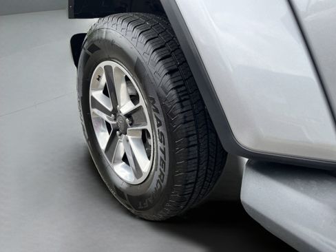 Used 2019 Jeep Wrangler Unlimited Sahara w/ Safety Group image 13