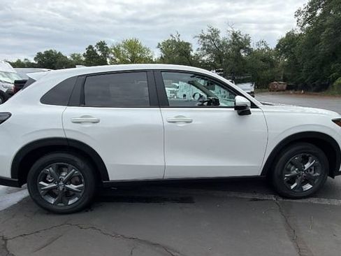 New 2026 Honda HR-V LX image 3