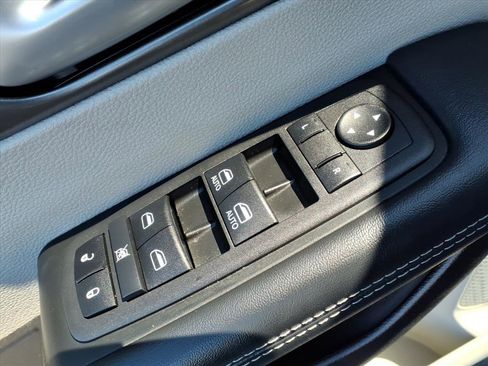 Used 2024 Chrysler Pacifica Touring-L FWD image 16